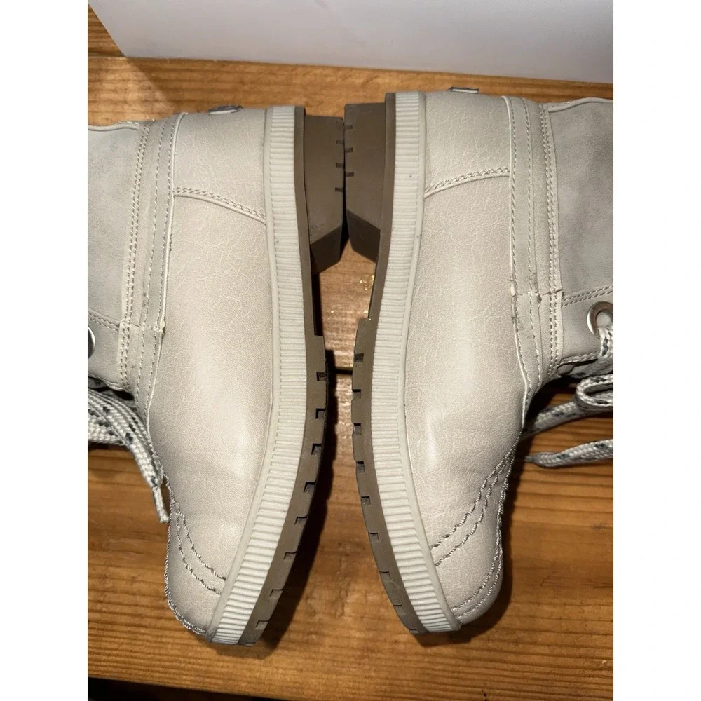 London Fog Winter‎ White Boots Ladies  Size 7, Style: Milly